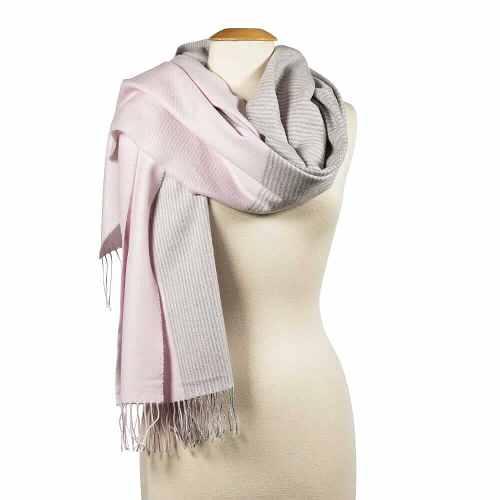 Pashmina / wrap z jemné Merino vlny Baby Pink Glencheck 200x76 cm - John Hanly