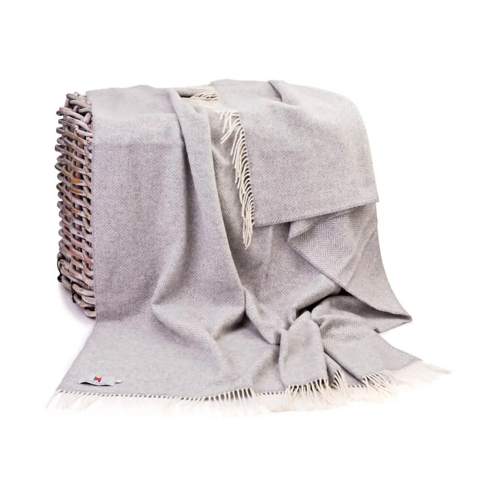 Deka Merino vlna / kašmír Pale Grey Cream Herringbone 180 x 136 cm John Hanly