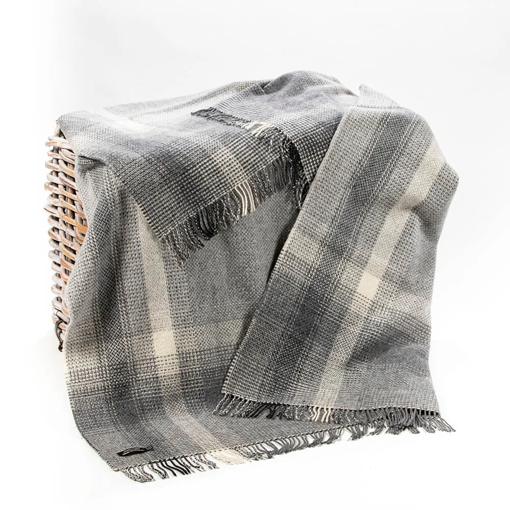 Deka Merino vlna / kašmír Grey Silver Border Check 180 x 136 cm John Hanly