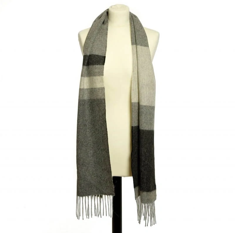 Šála z jehněčí vlny Stripe Blackbird 185x30 cm Tweedmill
