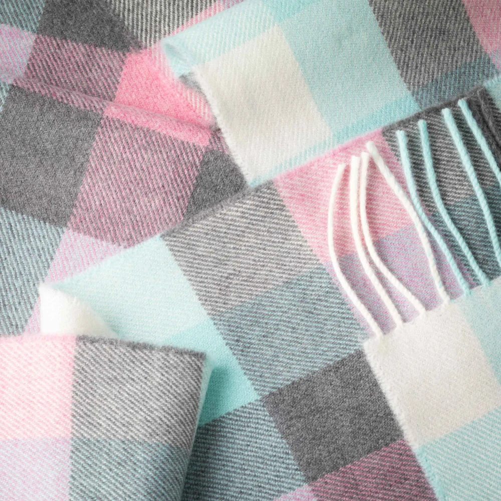 Šála z Merino vlny Aqua Grey Cream & Pink Block Check 180x30 cm John Hanly