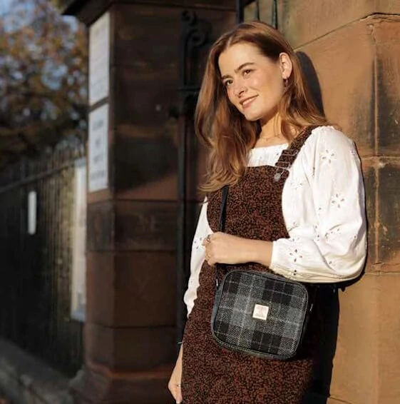 Kabelka Almond Harris Tweed - Grey Black Tartan