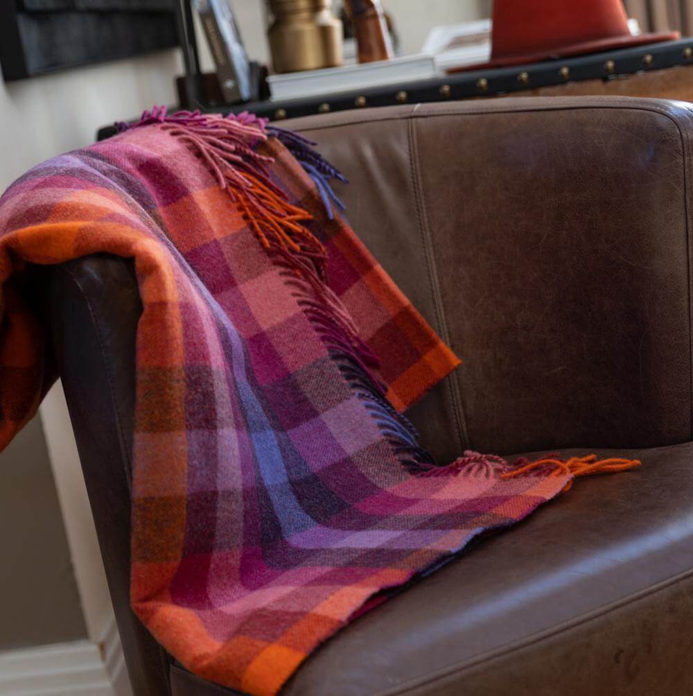 Deka z jehněčí vlny Pink Peony Viola Orange Multi Check 180 x 137 cm John Hanly