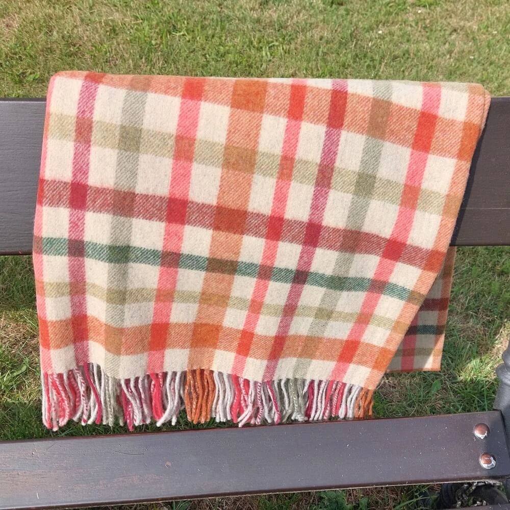 Deka z jehněčí vlny Beige Green Rust Maroon Check 180 x 137 cm John Hanly