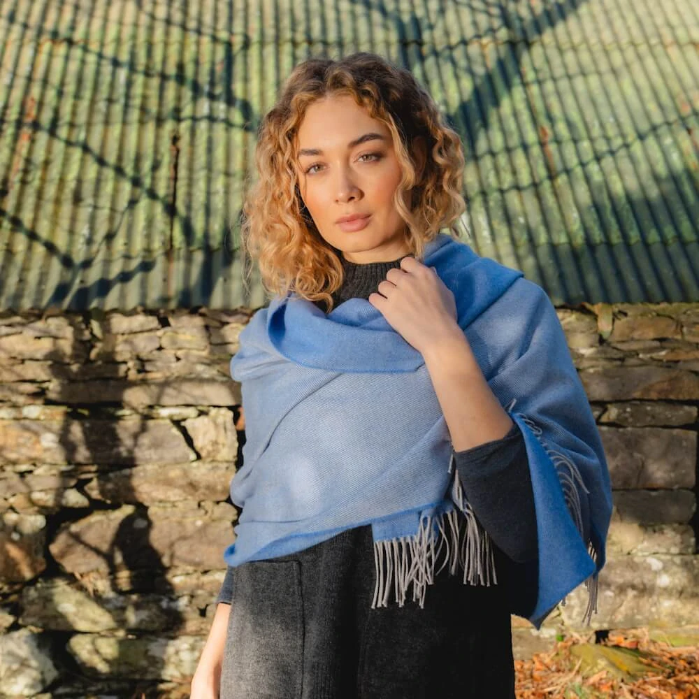 Pashmina / wrap z jemné Merino vlny Blue Oyster 200x76 cm - John Hanly