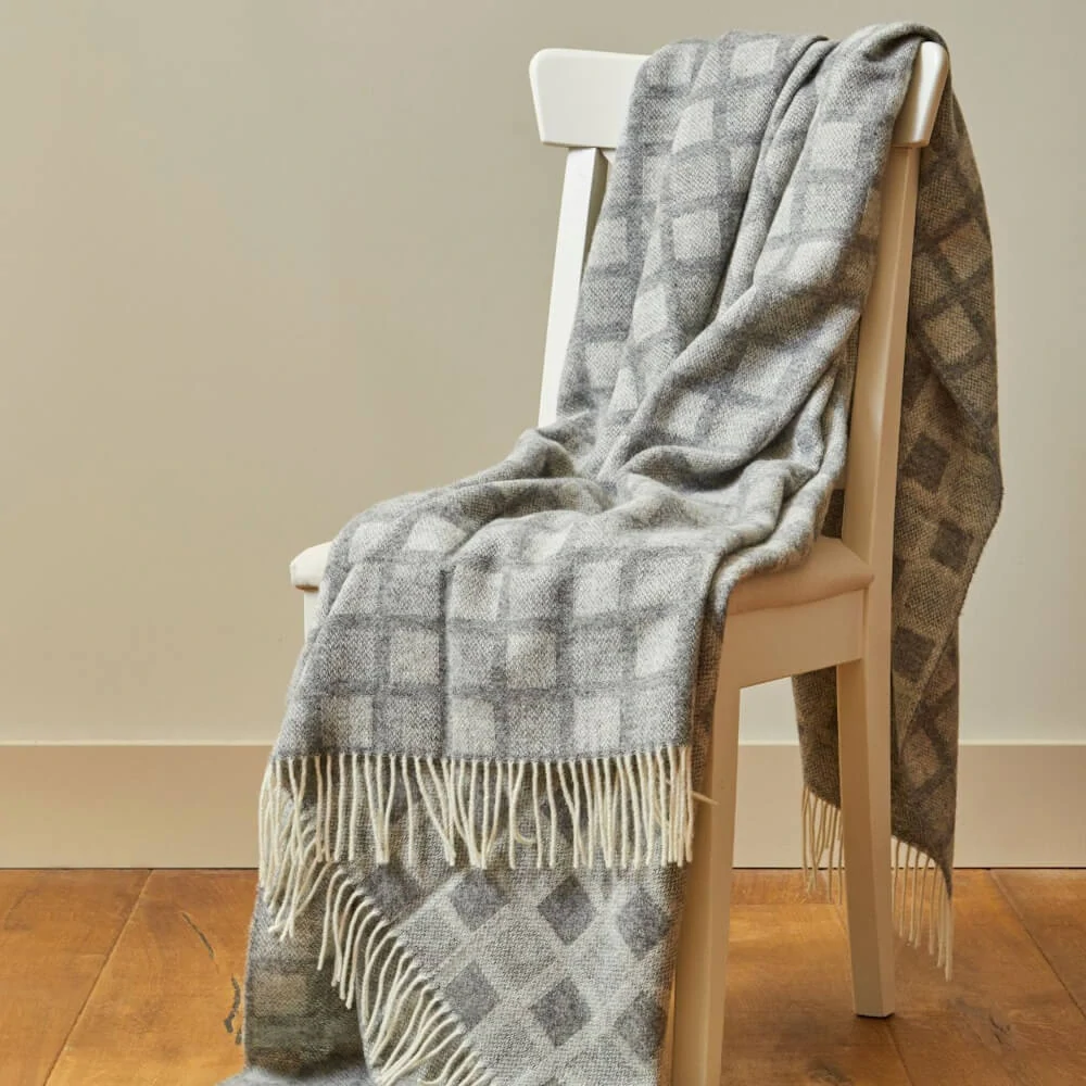 Vlněná deka Manhattan Dove Grey 183 x 150 cm Tweedmill