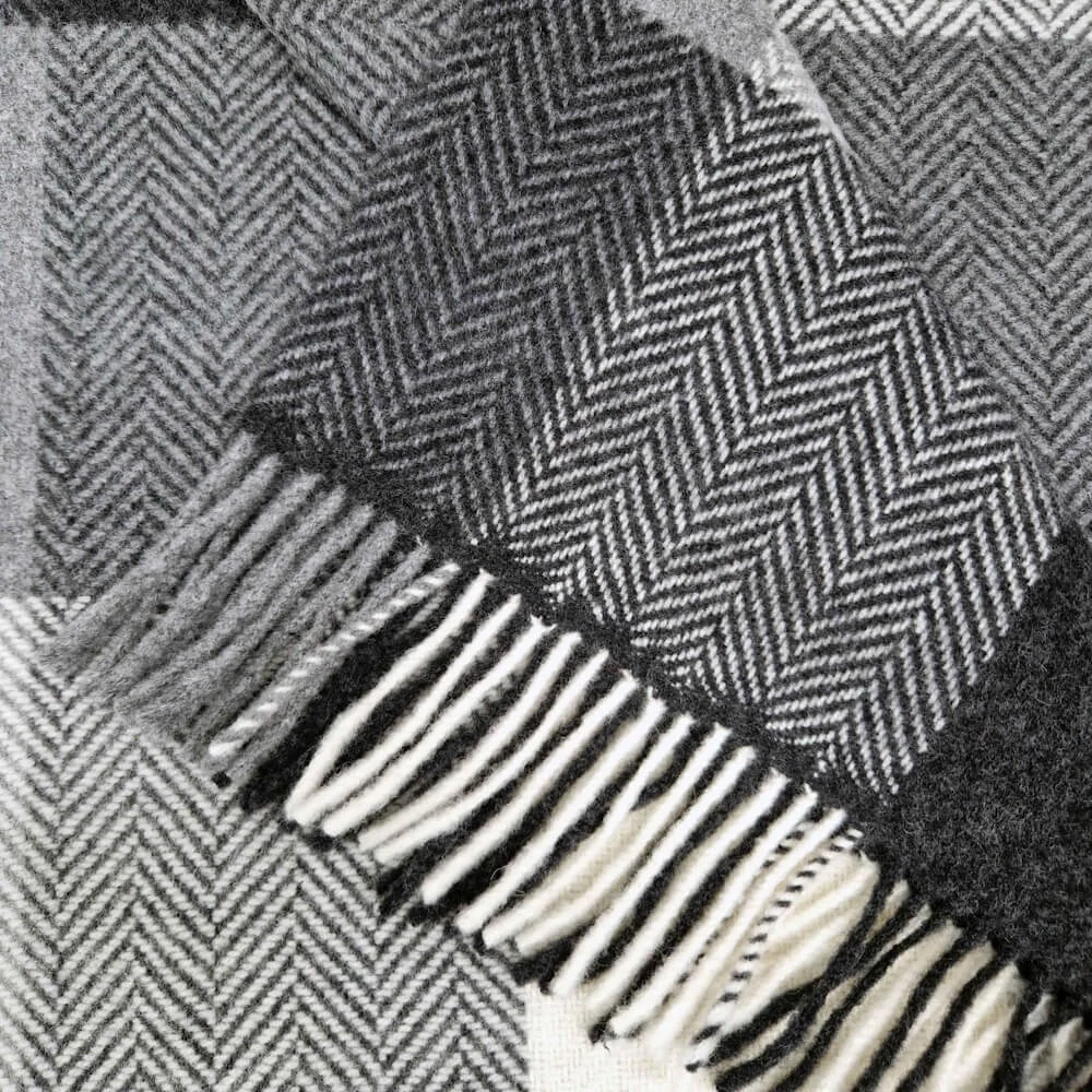 Deka Merino vlna / kašmír White Grey Herringbone Block Check 180 x 136 cm John Hanly