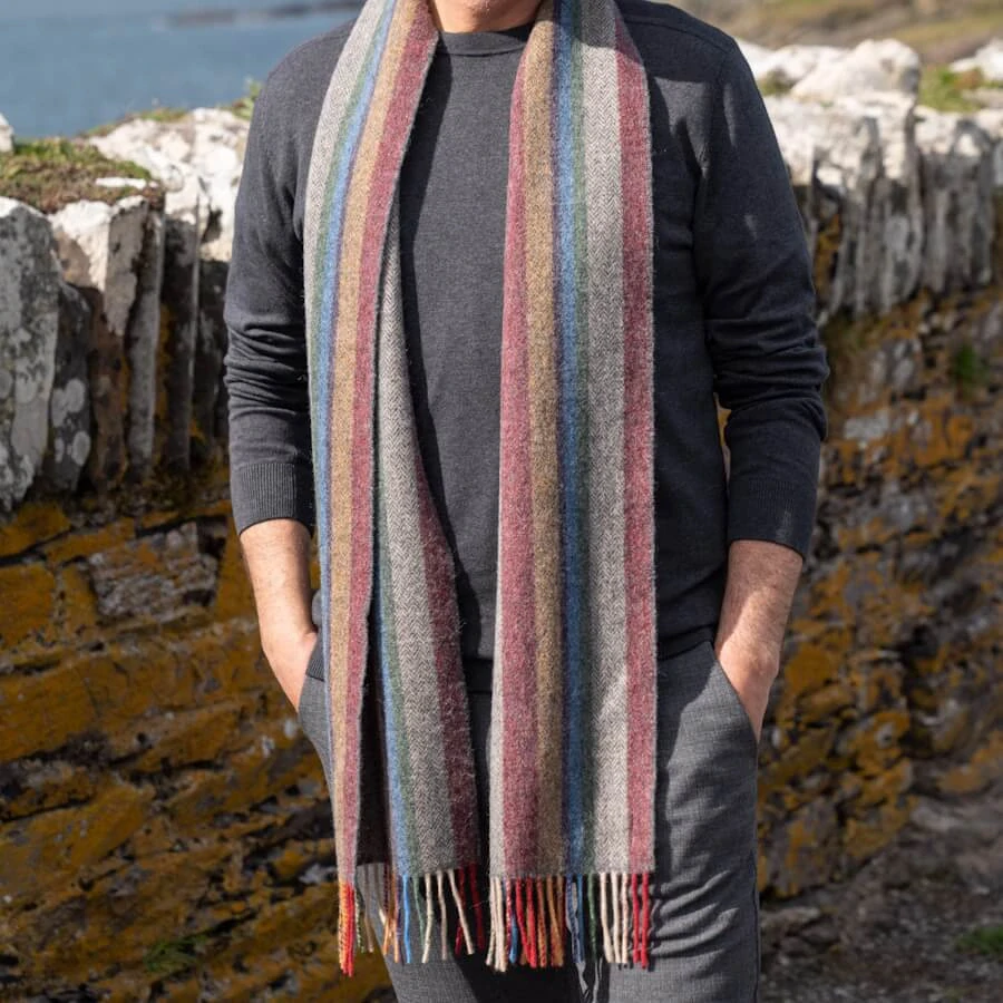 Šála z jehněčí vlny Beige Red Mustard Stripe 200x24 cm John Hanly