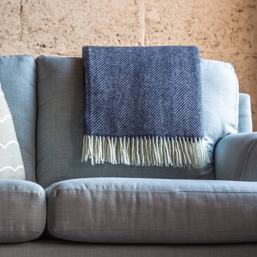 Vlněná deka Fishbone Navy 183 x 150 cm Tweedmill