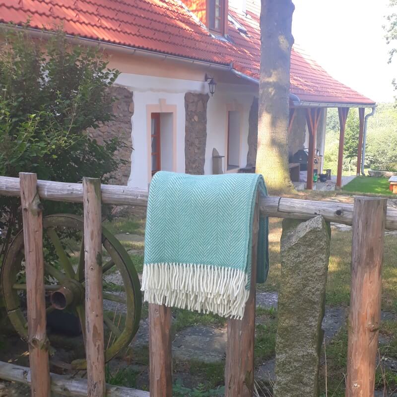 Vlněná deka Fishbone Sea Green 183 x 150 cm Tweedmill