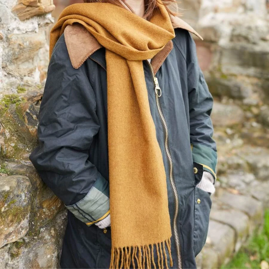 Šála z jehněčí vlny Old Gold 185x30 cm Tweedmill