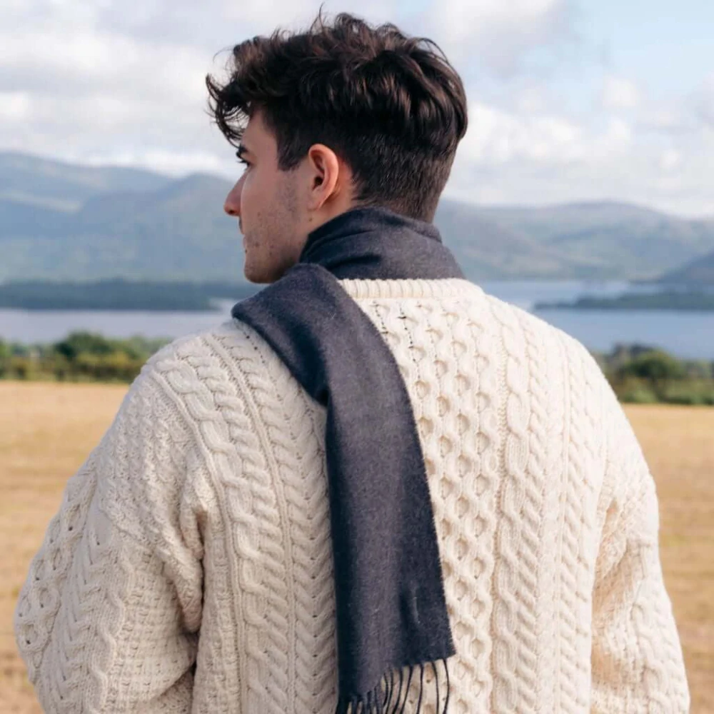 Šála z Merino vlny Charcoal 180x30 cm John Hanly