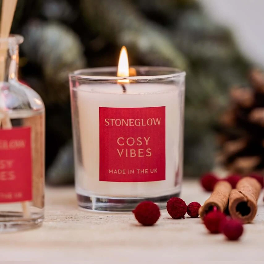 Vonná sada Cosy Vibes, svíčka 75g a mini difuzér 50ml - Stoneglow Candles