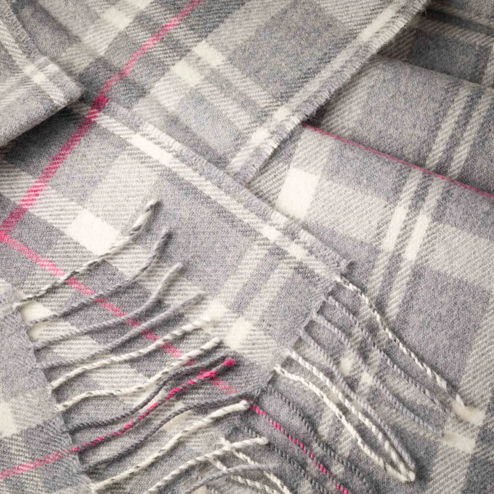 Šála z Merino vlny Pale Grey White & Pink Check 180x30 cm John Hanly