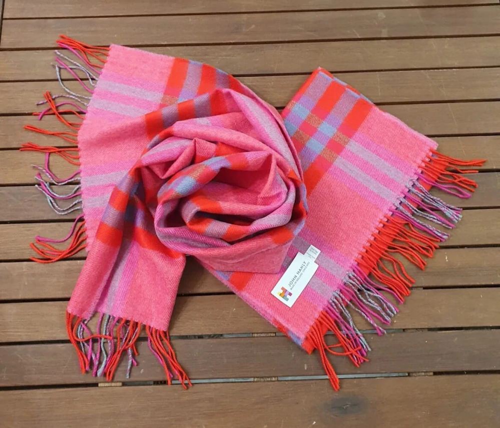Šála z Merino vlny Pink Red Purple Check 180x30 cm John Hanly