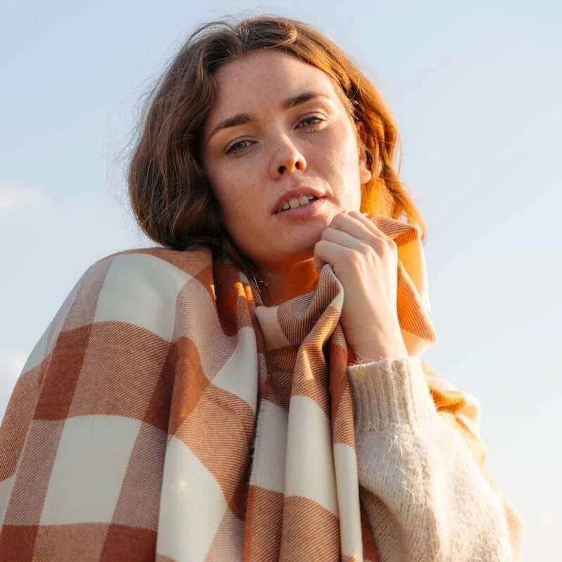 Pashmina / wrap z jemné Merino vlny Orange Check 200x76 cm - John Hanly