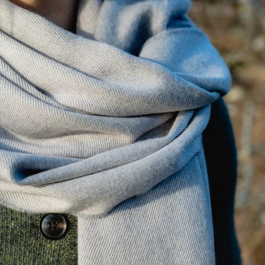 Pashmina / wrap z jemné Merino vlny Grey Oyster 200x76 cm - John Hanly