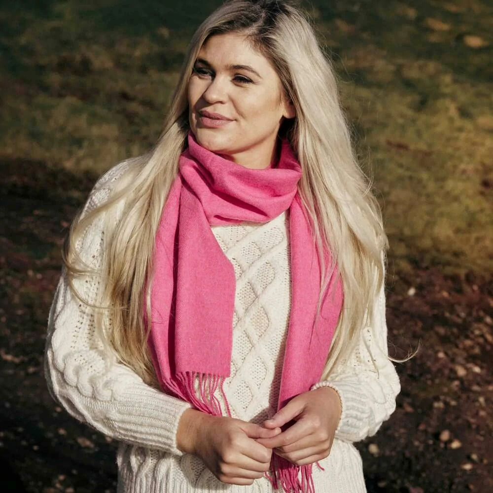 Šála z Merino vlny Solid Pink 180x30 cm John Hanly