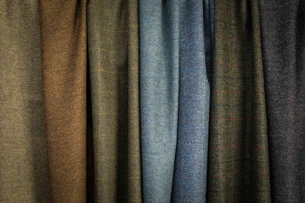 Vlněná látka metráž š. 150 cm - Grey Black Herringbone