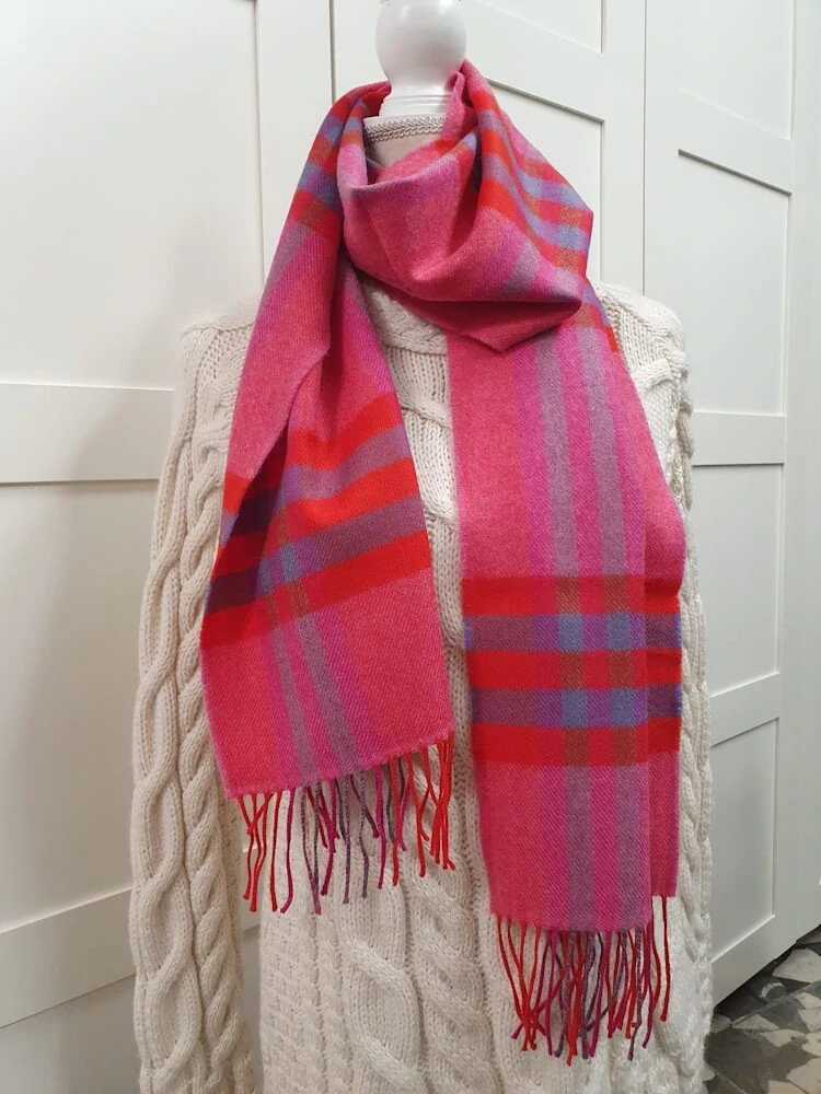 Šála z Merino vlny Pink Red Purple Check 180x30 cm John Hanly