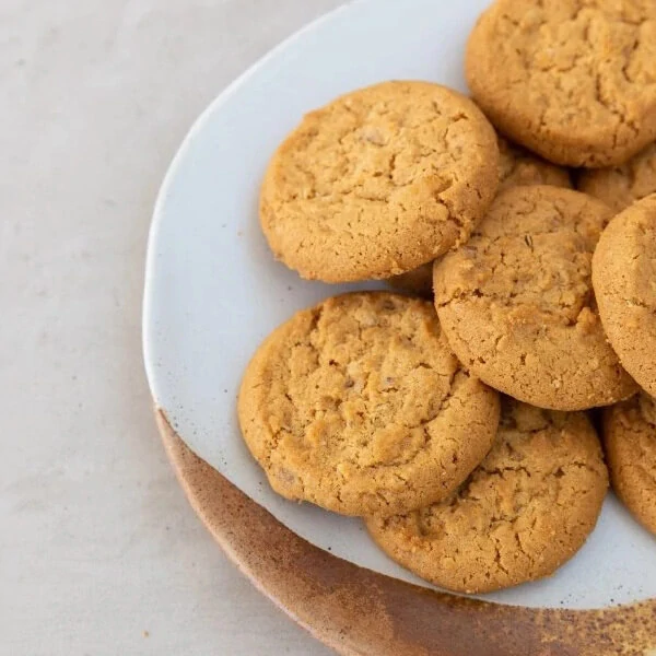 Zázvorové sušenky se zázvorem - Walkers Stem Ginger Biscuits 150g
