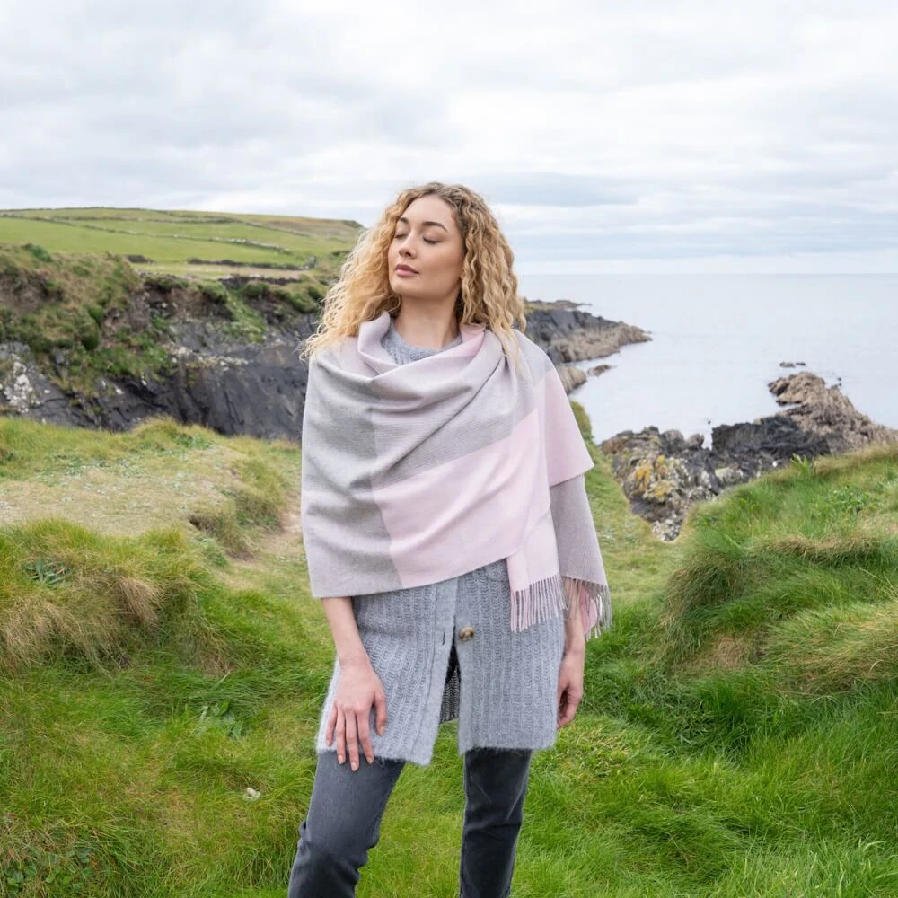 Pashmina / wrap z jemné Merino vlny Baby Pink Glencheck 200x76 cm - John Hanly