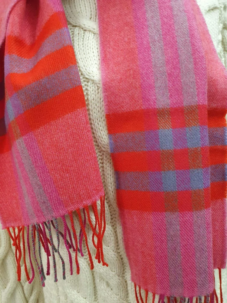 Šála z Merino vlny Pink Red Purple Check 180x30 cm John Hanly