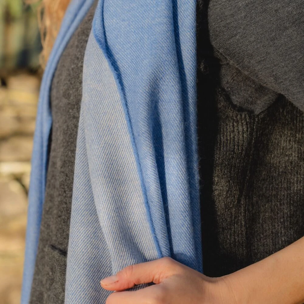 Pashmina / wrap z jemné Merino vlny Blue Oyster 200x76 cm - John Hanly