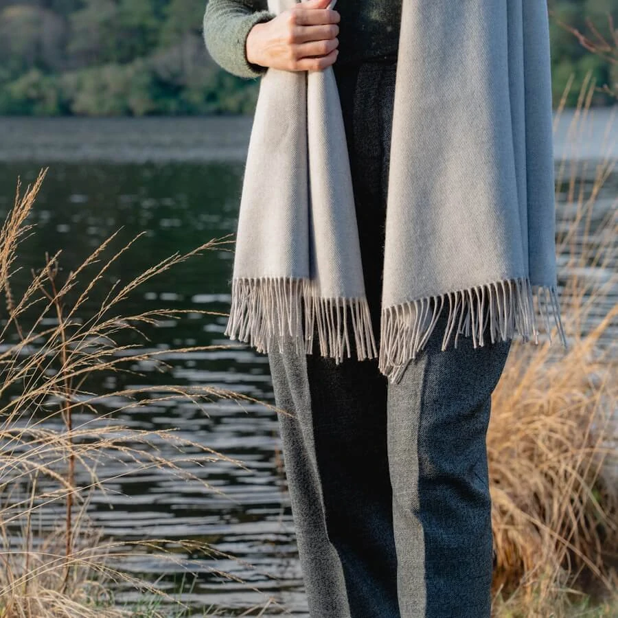 Pashmina / wrap z jemné Merino vlny Grey Oyster 200x76 cm - John Hanly