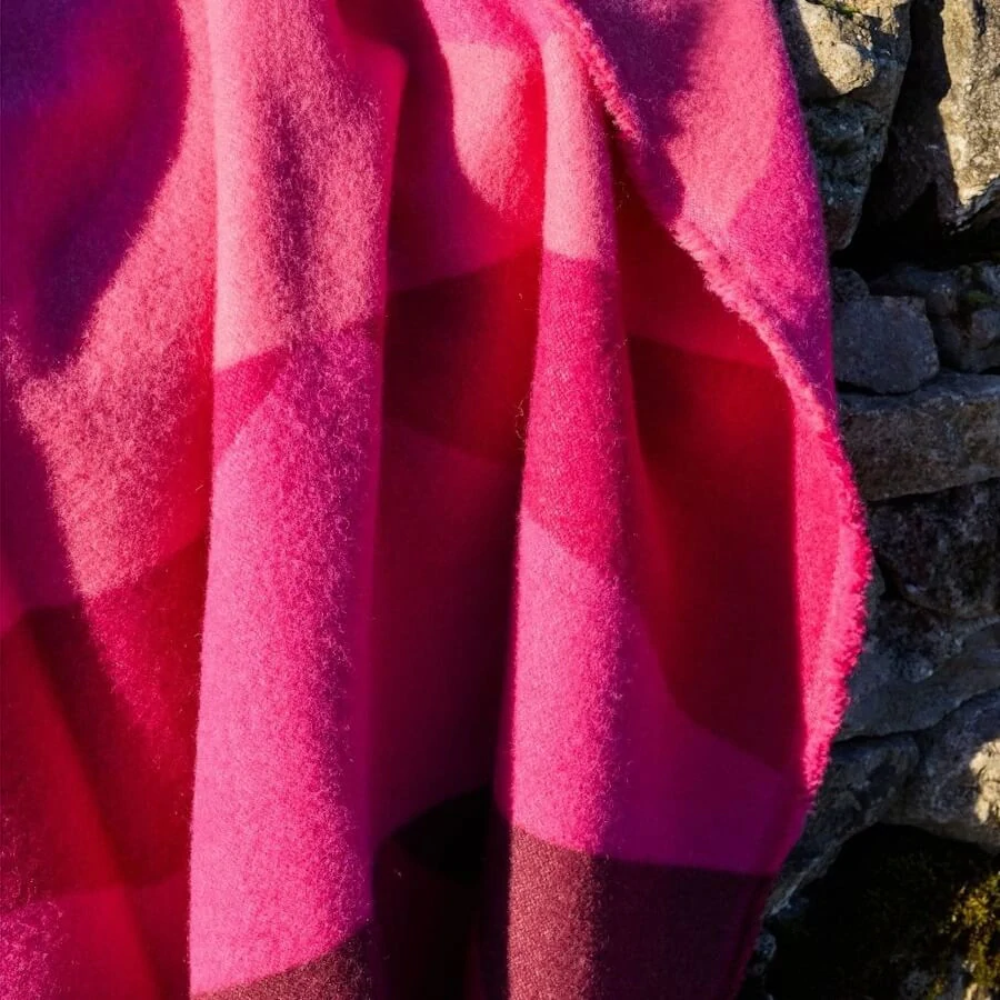 Vlněná deka Hills Pink (bez třásní) 200 x 130 cm Tweedmill