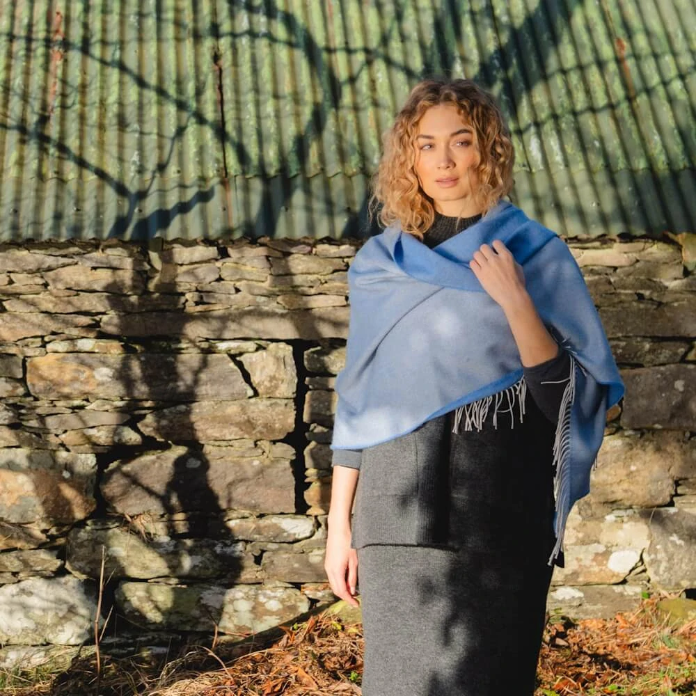 Pashmina / wrap z jemné Merino vlny Blue Oyster 200x76 cm - John Hanly