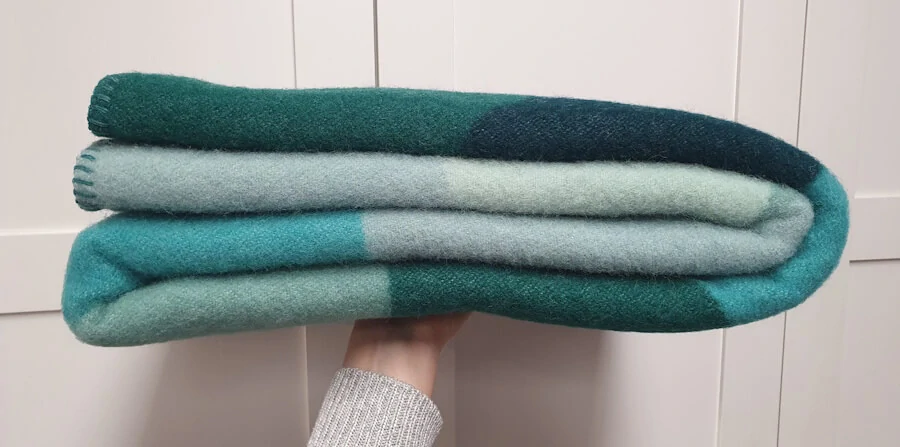 Vlněná deka Hills Green (bez třásní) 200 x 130 cm Tweedmill