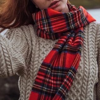 Šála z jehněčí vlny Royal Stewart 180x30 cm John Hanly