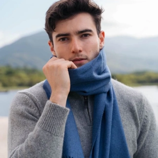 Šála z Merino vlny Denim Blue 180x30 cm John Hanly