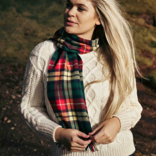 Šála z jehněčí vlny Green Red and Yellow Check 150x30 cm John Hanly