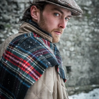 Šála z jehněčí vlny Black Stewart 180x30 cm John Hanly